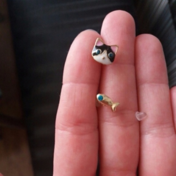Enamel cat + fish stud earrings - Picture 2 of 2